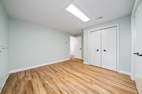 14 Thompson Court, Belleville, ON K8P 5C3