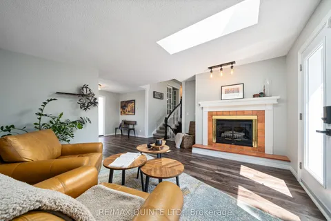 14 Thompson Court, Belleville, ON K8P 5C3