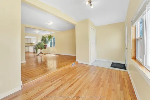 77 Portsmouth Avenue, ON K7M 1V4