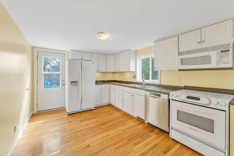 77 Portsmouth Avenue, ON K7M 1V4