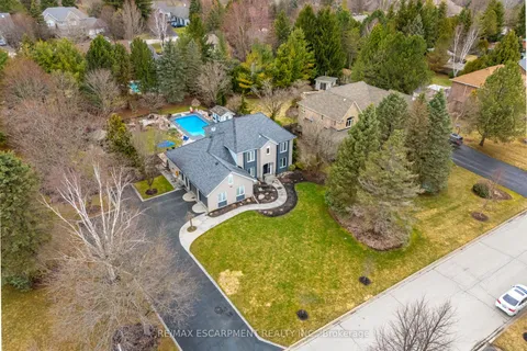 27 Gladiola Drive, Hamilton, ON L0R 1H0