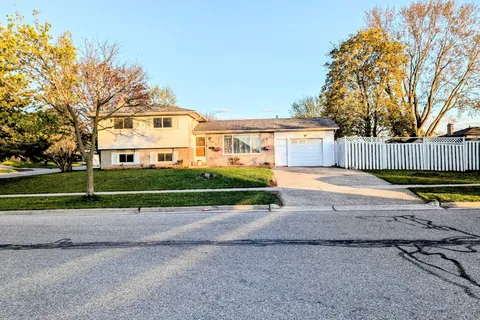 261 Overlea Drive, Kitchener, ON N2M 1T7