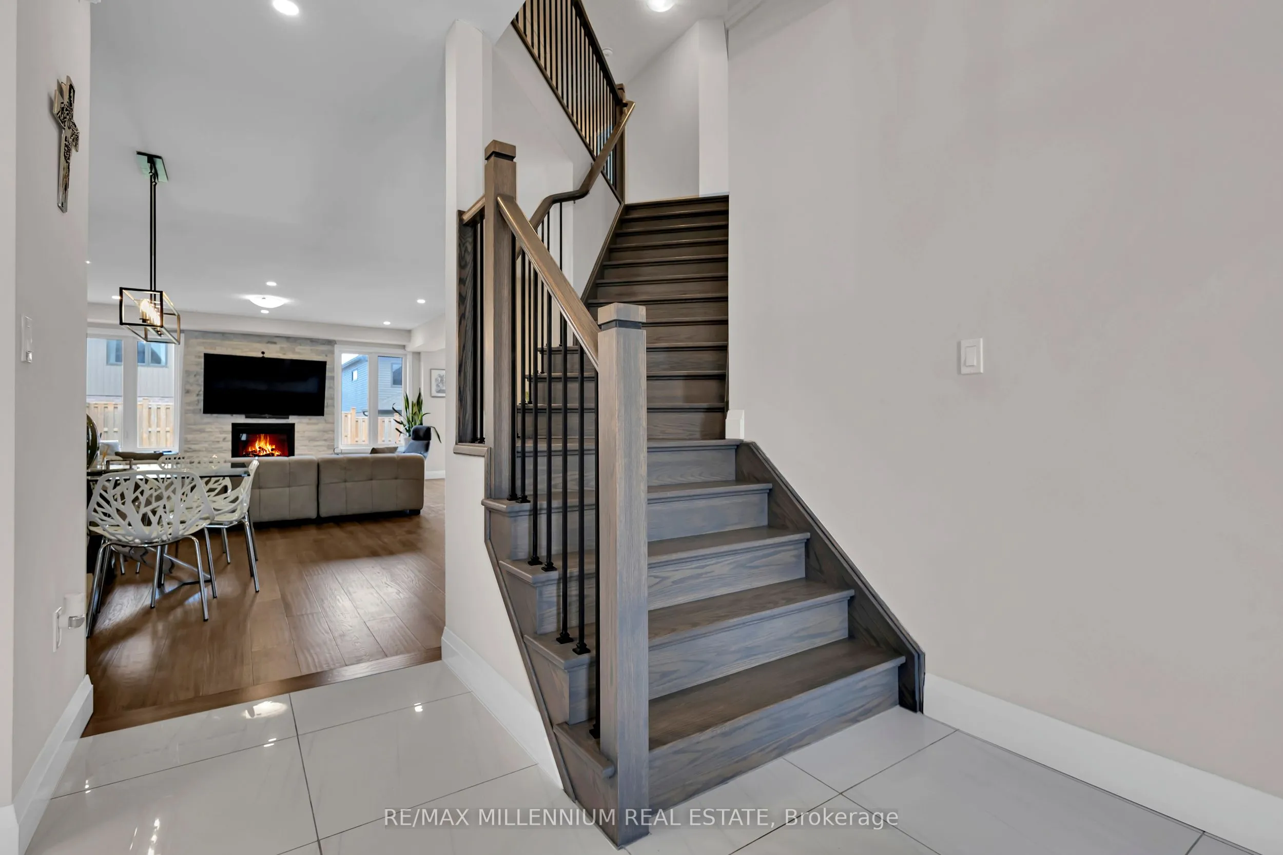 11 Tindall Crescent, East Luther Grand Valley, ON L9W 6P4