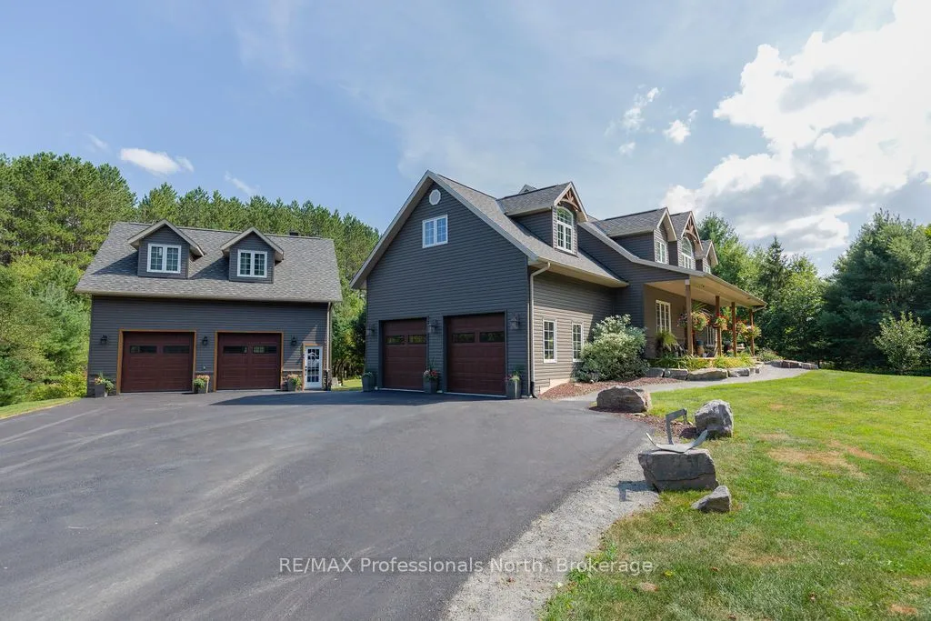 427 Skyhills Road, Huntsville, ON P1H 2N5