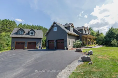 427 Skyhills Road, Huntsville, ON P1H 2N5