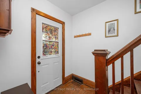 230 Beach Boulevard, Hamilton, ON L8H 6W1