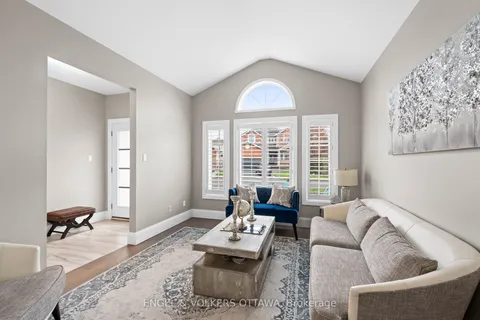 18 Fanterra Way, Hunt Club - South Keys and Area, ON K1T 3Y7