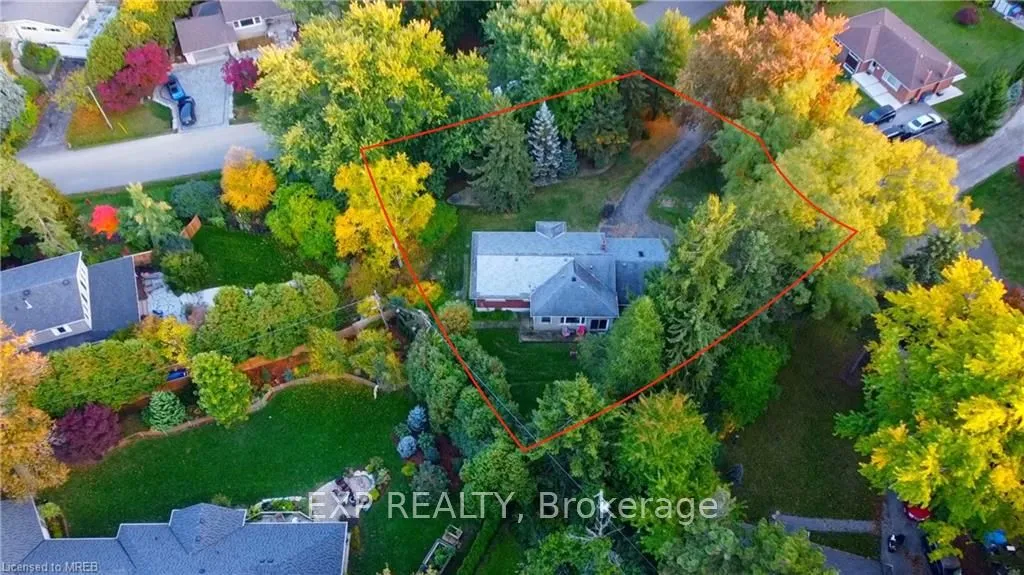 376 Philip Place, Hamilton, ON L9G 3G8