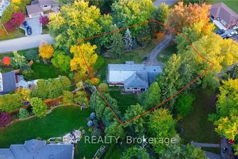 376 Philip Place, Hamilton, ON L9G 3G8