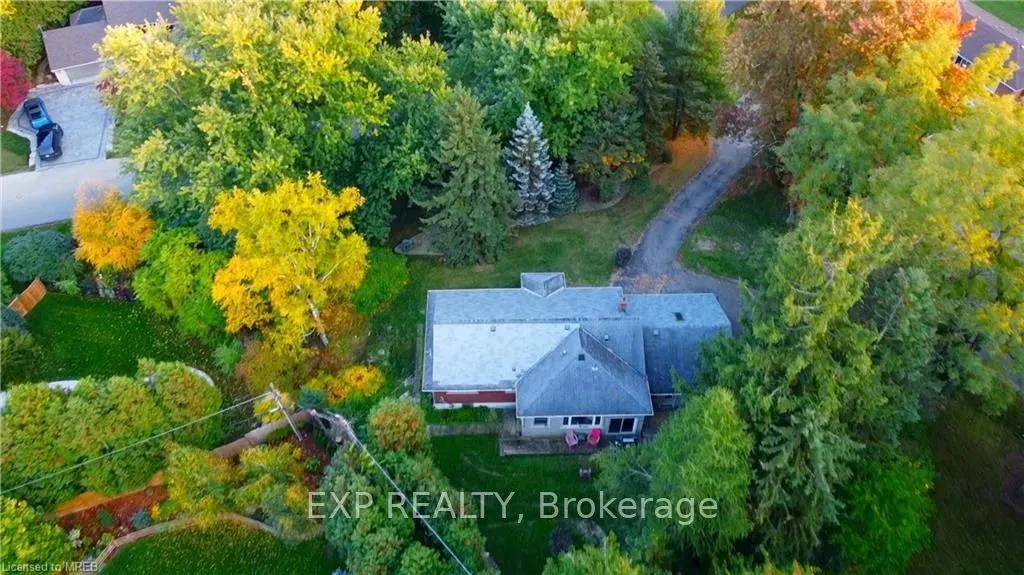 376 Philip Place, Hamilton, ON L9G 3G8