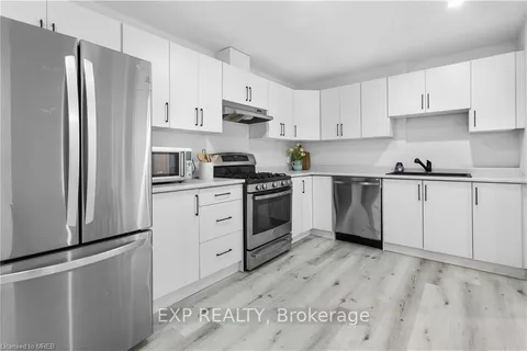 376 Philip Place, Hamilton, ON L9G 3G8