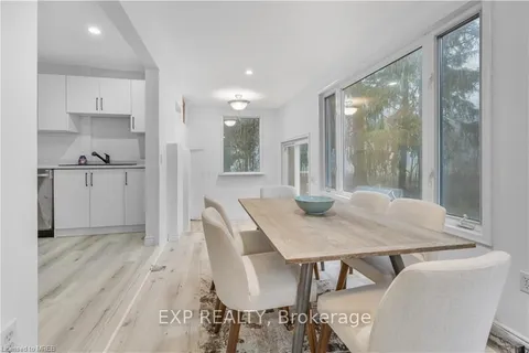 376 Philip Place, Hamilton, ON L9G 3G8