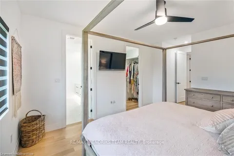 1007 CLARE Avenue, Pelham, ON L3C 3C2