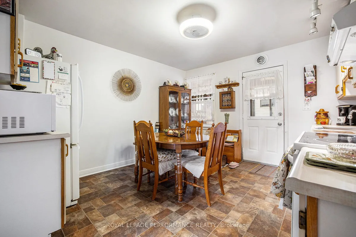 327-329 Shakespeare Street, ON K1L 5M1