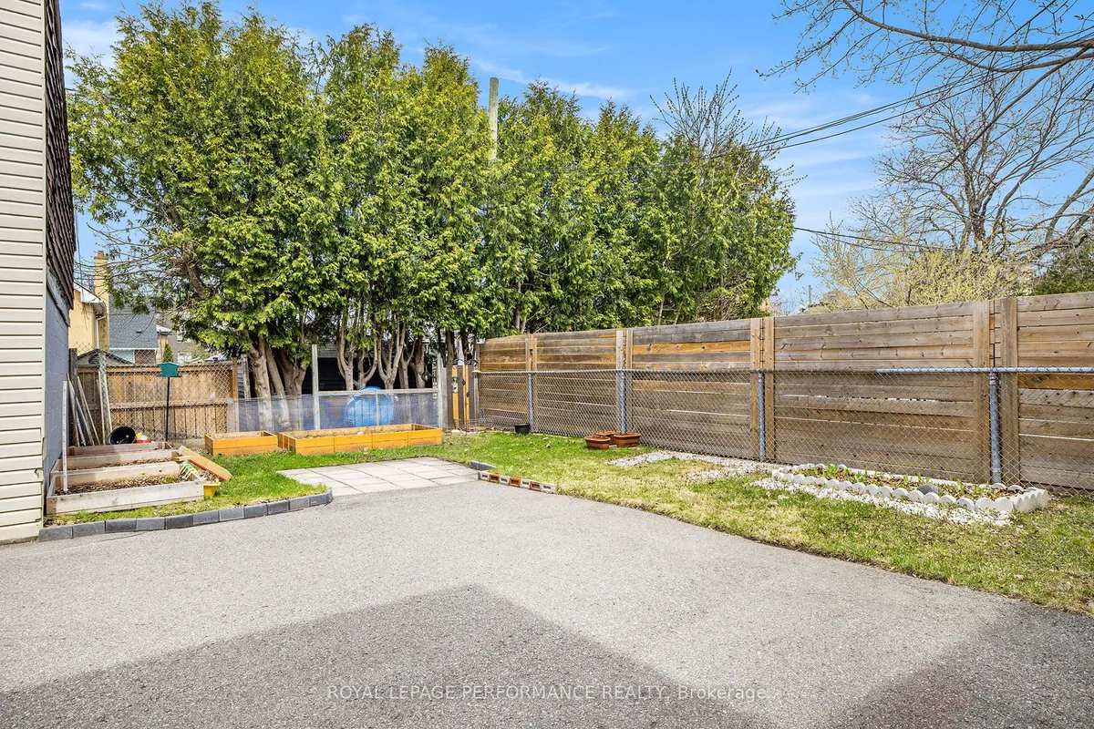 327-329 Shakespeare Street, ON K1L 5M1