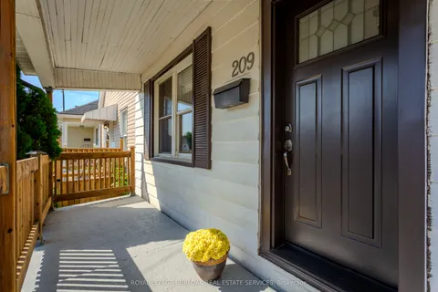 209 Weir Street, Hamilton, ON L8H 5G2
