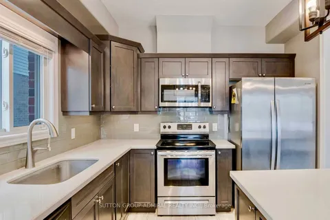 10 Bergenstein Crescent, Pelham, ON L0S 1E6