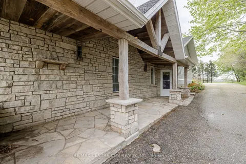 7641 Lakeshore Road, Lambton Shores, ON N0N 1J0