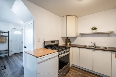 28 Edinburgh Avenue, Hamilton, ON L8H 2C3