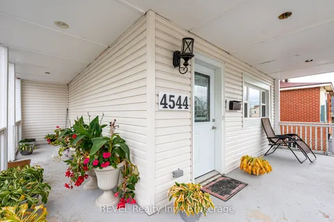 4544 Crysler Avenue, Niagara Falls, ON L2E 3V4