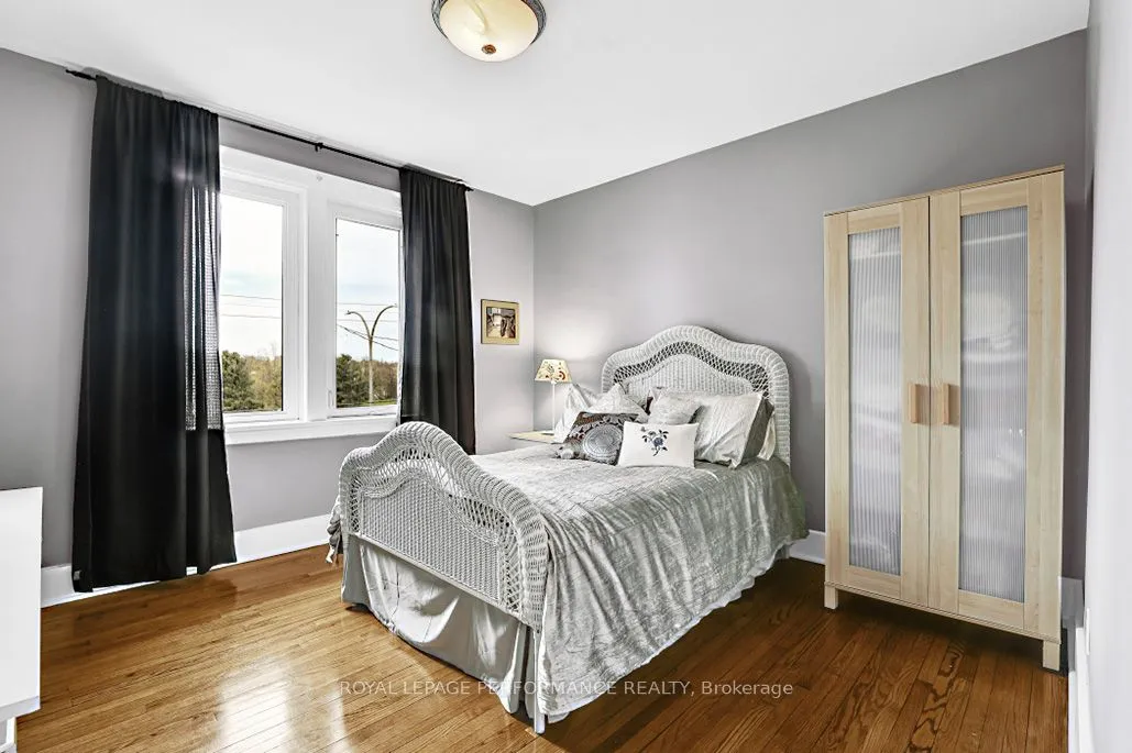2043 Riverside Drive, Alta Vista and Area, ON K1H 7X1