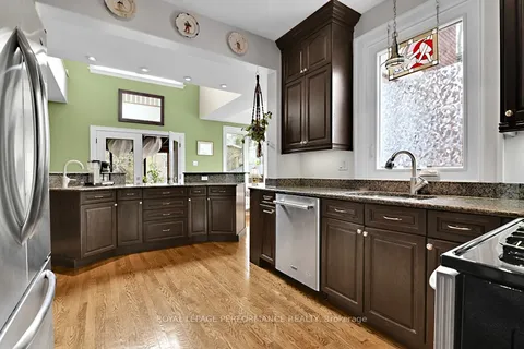 2043 Riverside Drive, Alta Vista and Area, ON K1H 7X1