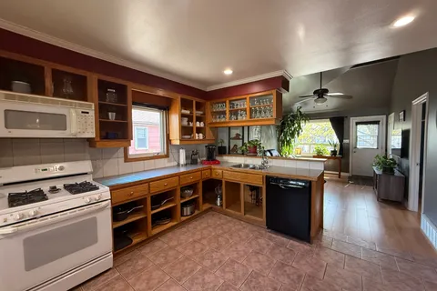 713 Tate Avenue, Hamilton, ON L8H 6L8