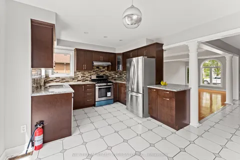 4629 Tournament Court, Windsor, ON N9G 2P8