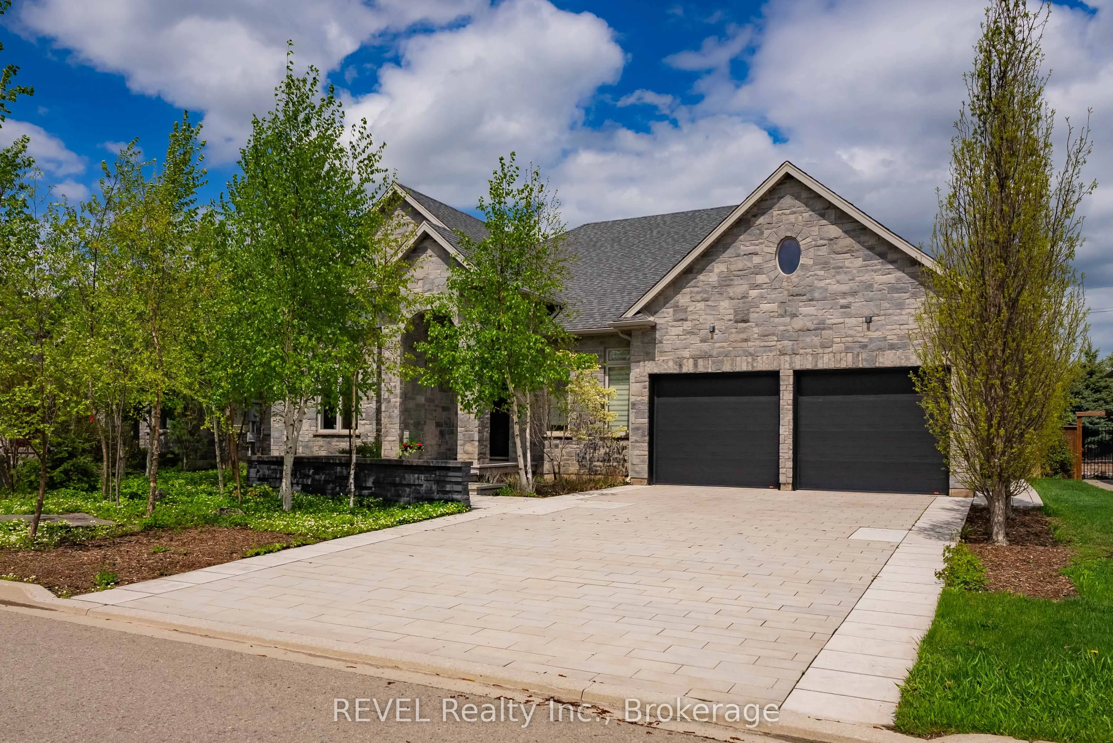 14 Angels Drive, Niagara-on-the-Lake, ON L0S 1J1