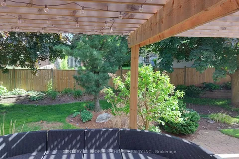 15 Birchlawn Avenue, Cambridge, ON N1S 4S1