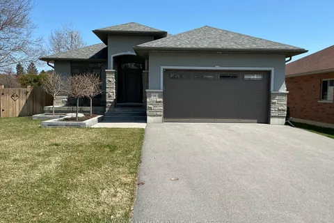 18 Lakewood Crescent, Quinte West, ON K8V 5P4