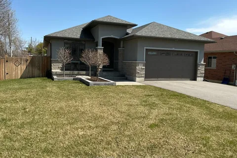 18 Lakewood Crescent, Quinte West, ON K8V 5P4