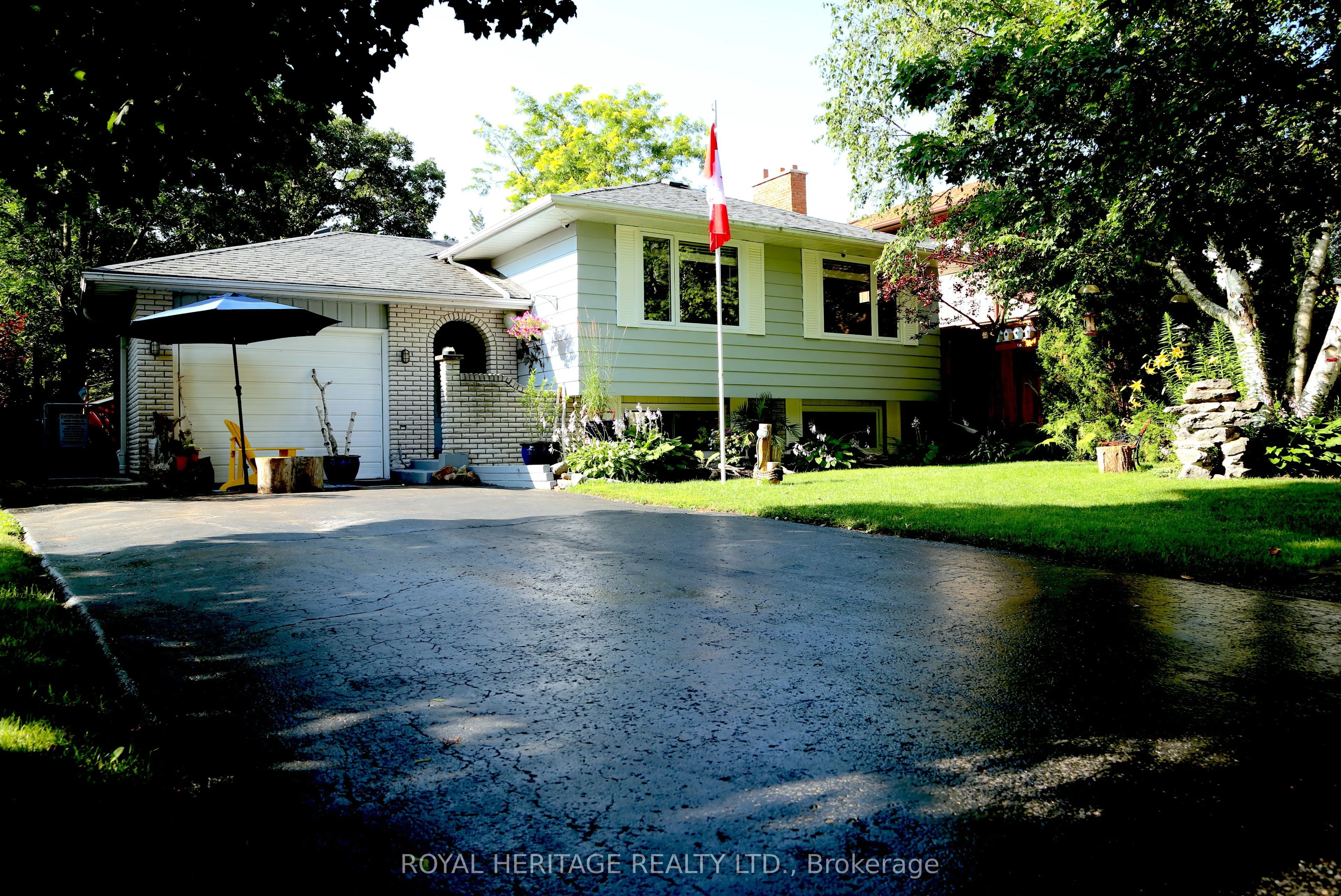 17 Briarwood Crescent, Belleville, ON K8N 5J6