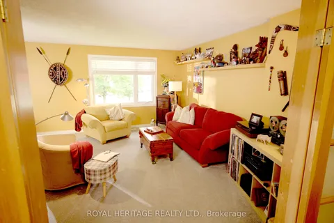 17 Briarwood Crescent, Belleville, ON K8N 5J6