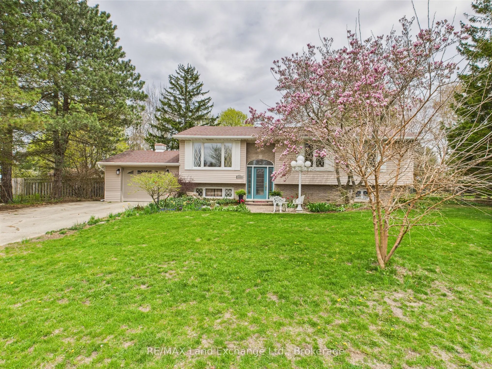 155 Willis Crescent, Huron-Kinloss, ON N0G 2R0