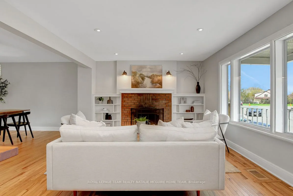 300 Oakdale Avenue, Tunneys Pasture and Ottawa West, ON K1Y 0E4