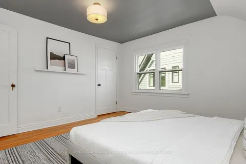 300 Oakdale Avenue, Tunneys Pasture and Ottawa West, ON K1Y 0E4