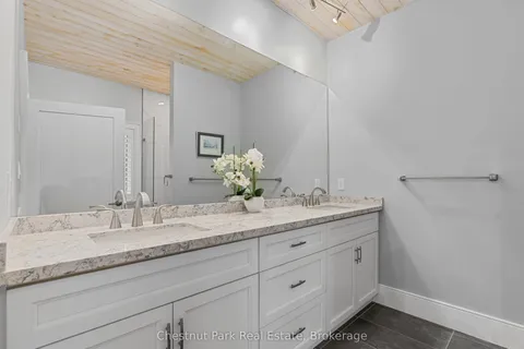 86 BOWYER Road, Huntsville, ON P1H 2J4