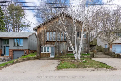 16 Cliff Avenue, Huntsville, ON P1H 1G4