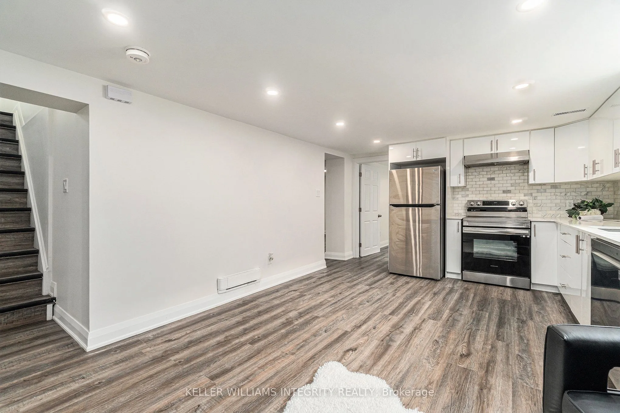 752 Dickens Avenue, Elmvale Acres and Area, ON K1G 2X8