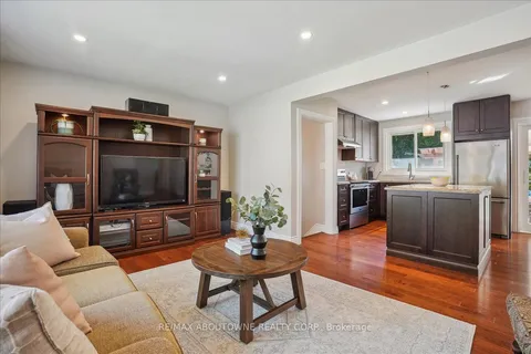 40 Autumn Leaf Road, Hamilton, ON L9H 3V7