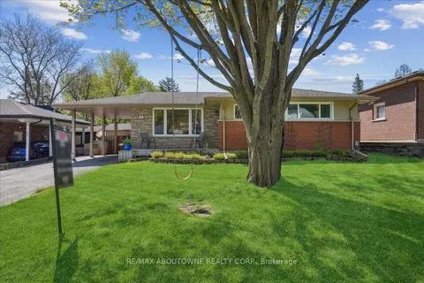 40 Autumn Leaf Road, Hamilton, ON L9H 3V7