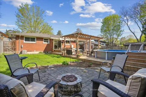 40 Autumn Leaf Road, Hamilton, ON L9H 3V7