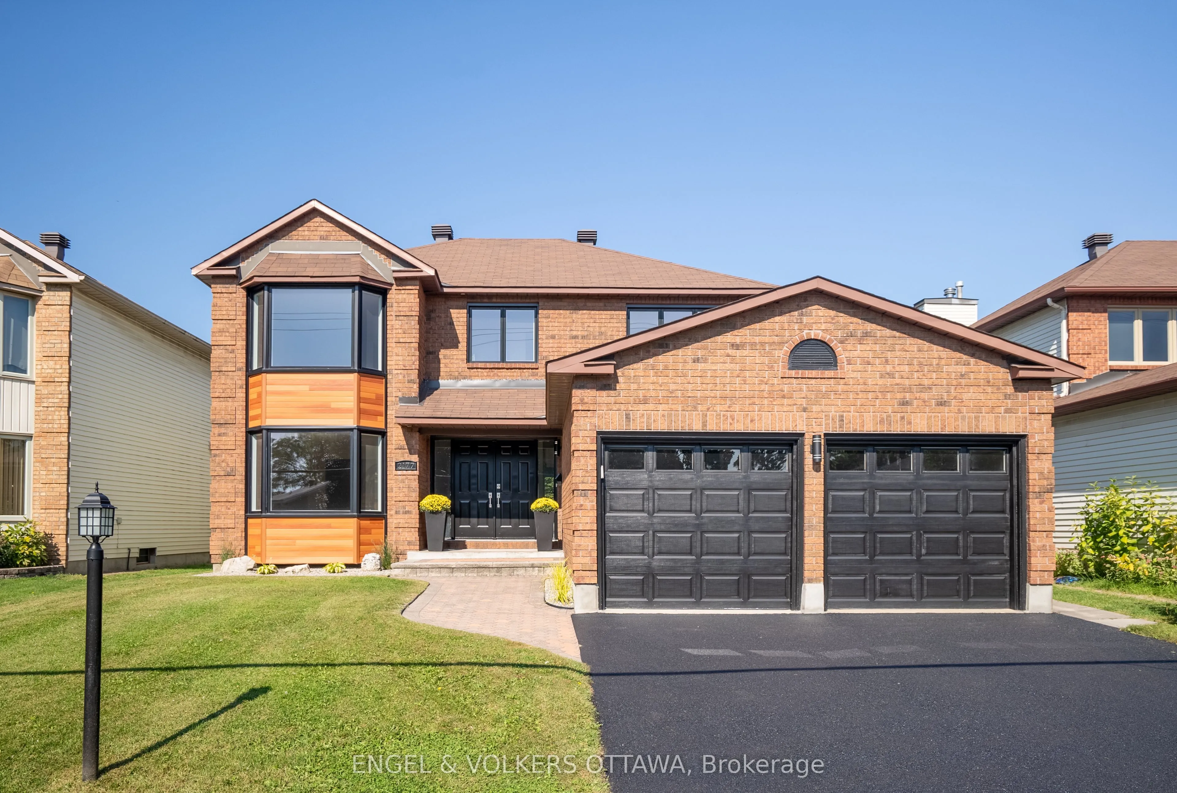 2177 Lenester Avenue, ON K2A 4A9