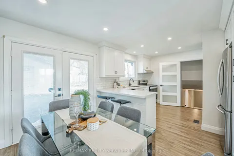 17 Shamrock Court, ON L8V 4E2