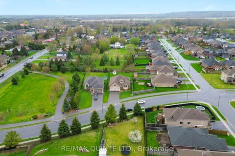 12 Hampton Ridge Drive, Belleville, ON K8N 0L6