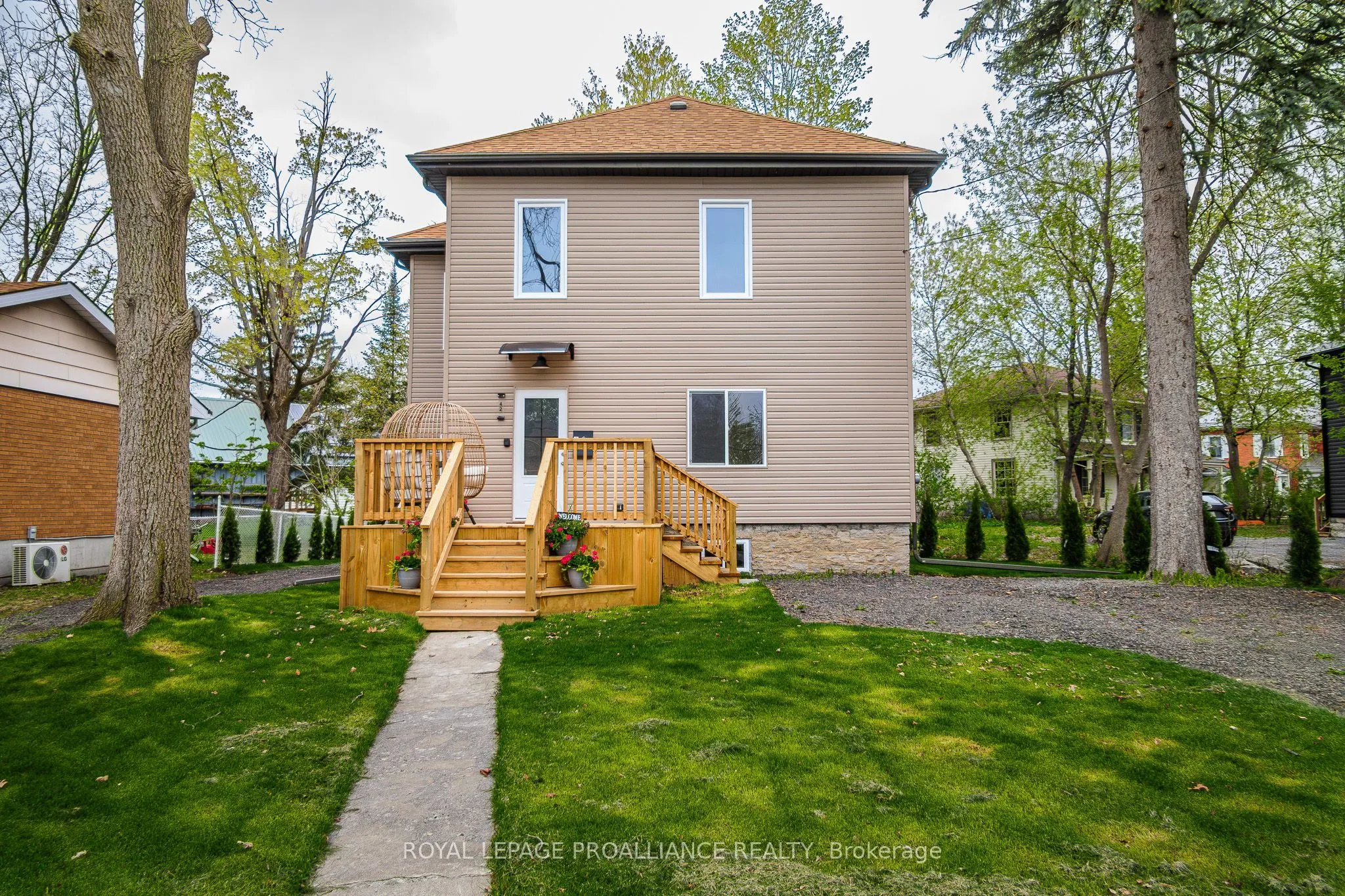 42 Highland Avenue, Belleville, ON K8P 3R1