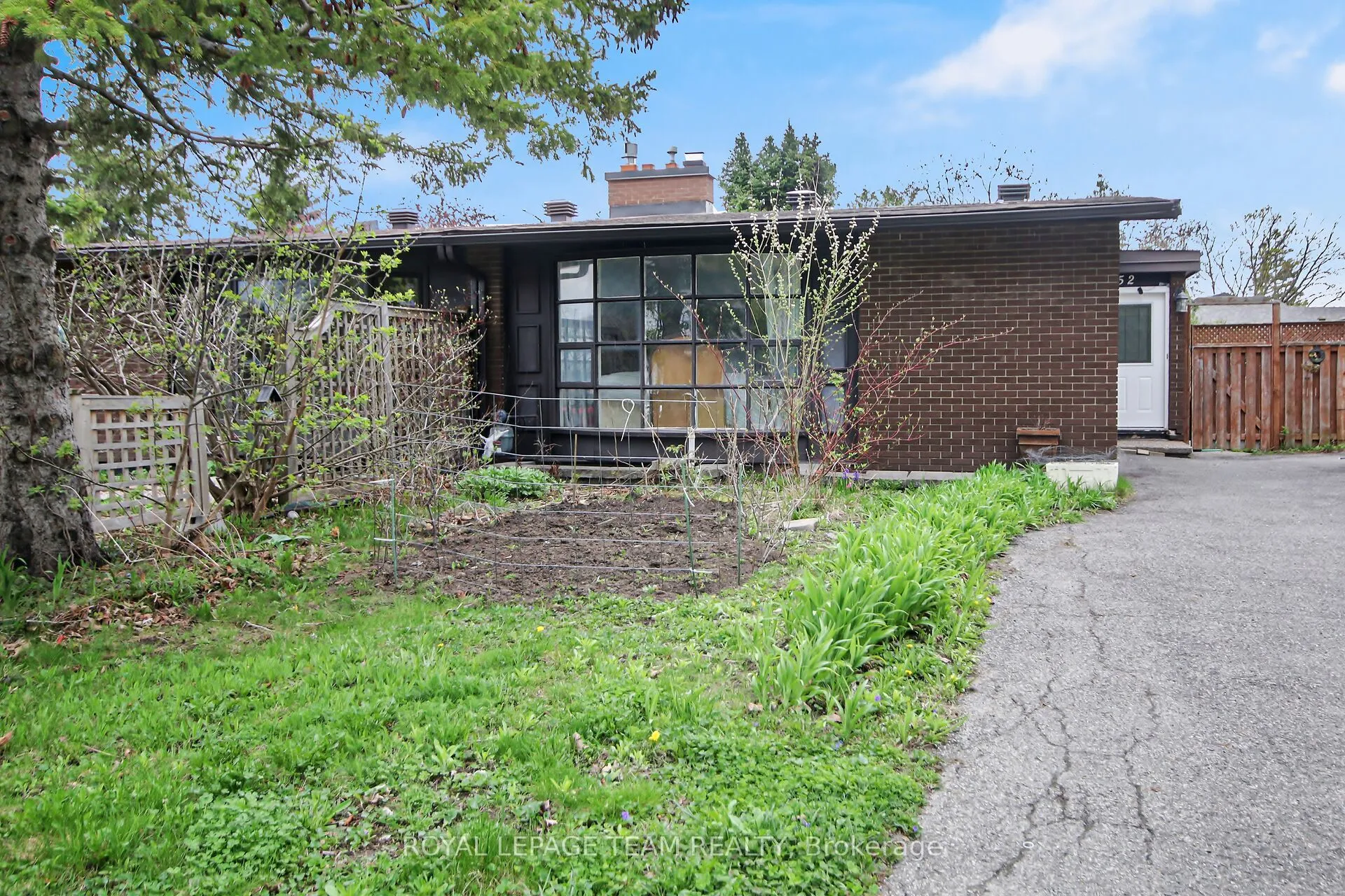 52 Bowhill Avenue, Cityview - Parkwoods Hills - Rideau Shore, ON K2E 6S7
