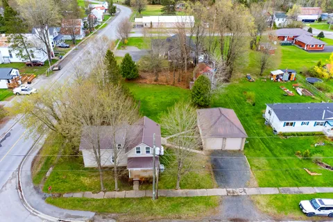 6 Clement Street, Addington Highlands, ON K0H 1P0