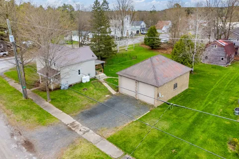 6 Clement Street, Addington Highlands, ON K0H 1P0